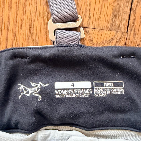 Arc'teryx Women's Black and Gray Snow Pants/bib Sz 4 - Picture 4 of 10